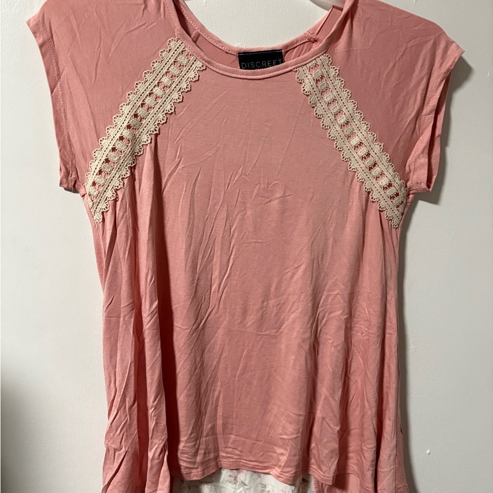 Discreet Blush Pink Lace Trim Short Sleeve Top